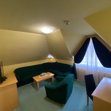 Parkhotel Na Baracke Nová Dubnica Екстериор снимка