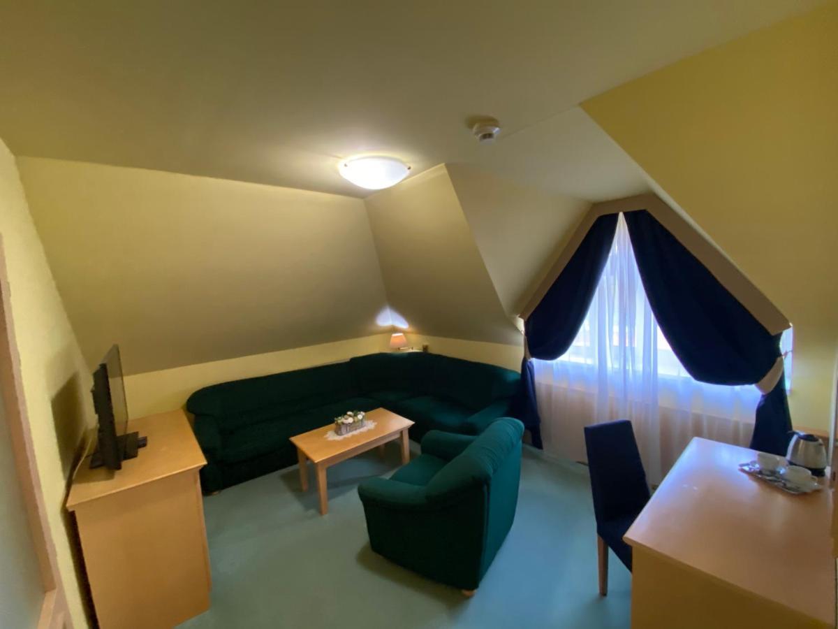 Parkhotel Na Baracke Nová Dubnica Екстериор снимка