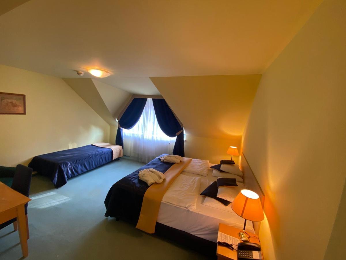 Parkhotel Na Baracke Nová Dubnica Екстериор снимка