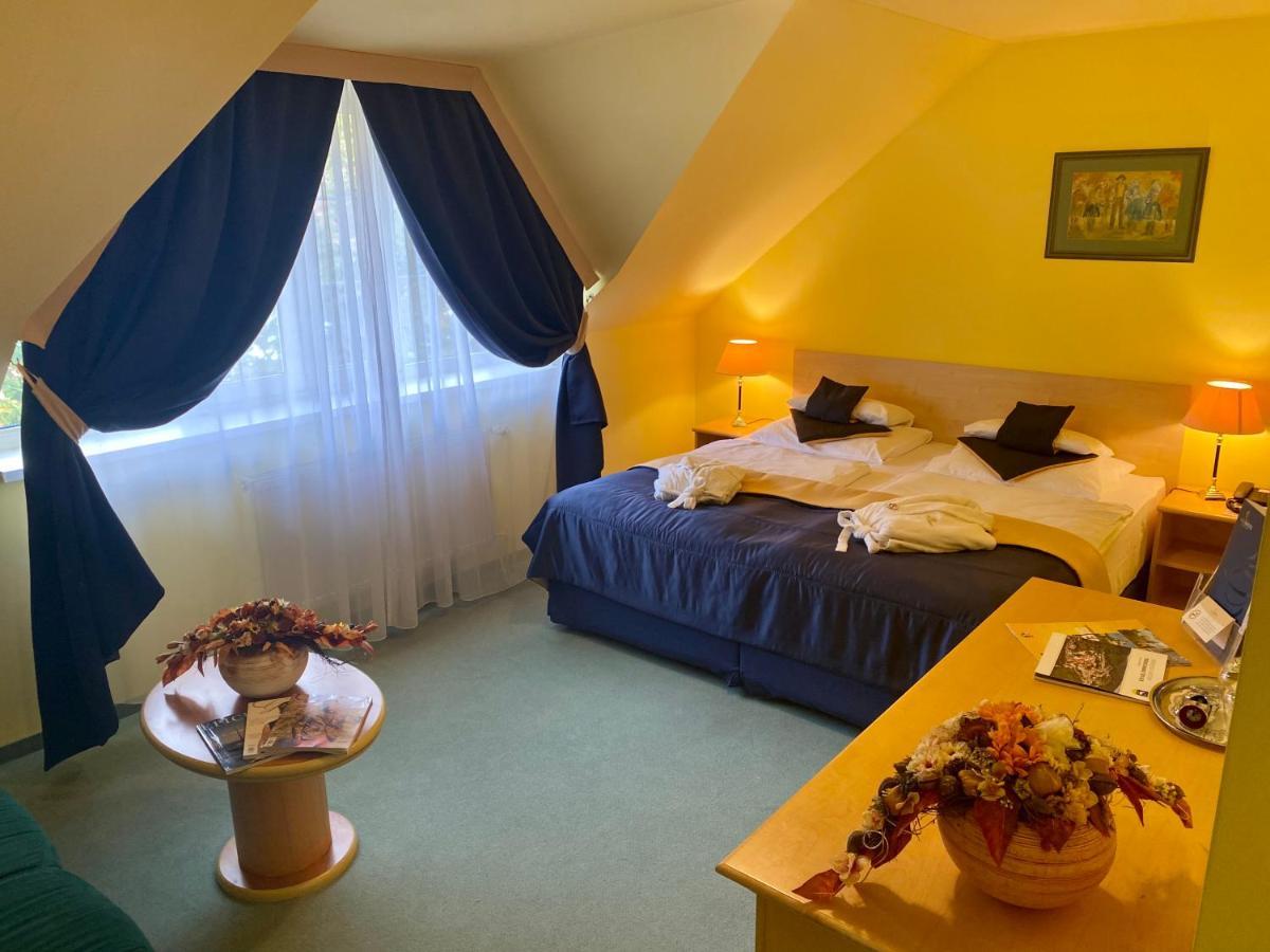Parkhotel Na Baracke Nová Dubnica Екстериор снимка