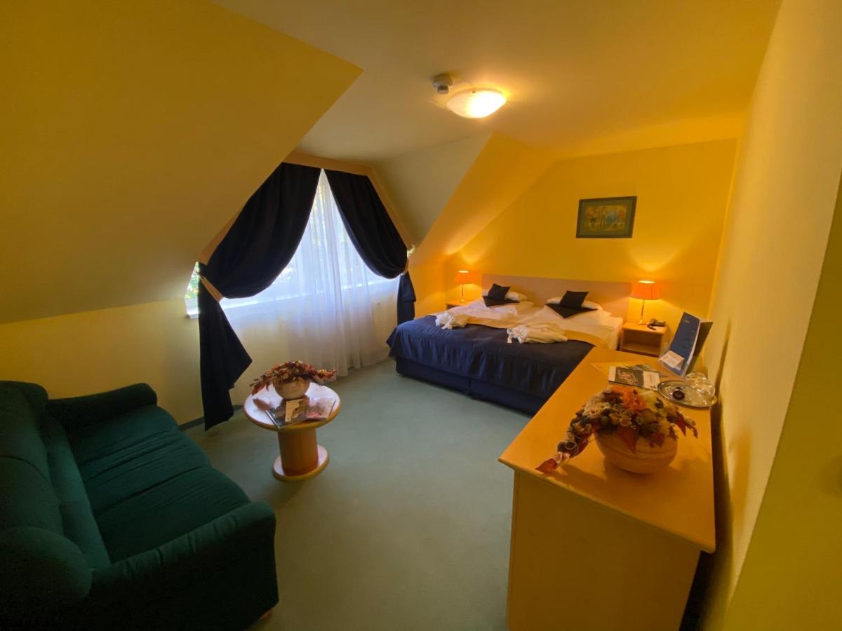 Parkhotel Na Baracke Nová Dubnica Екстериор снимка