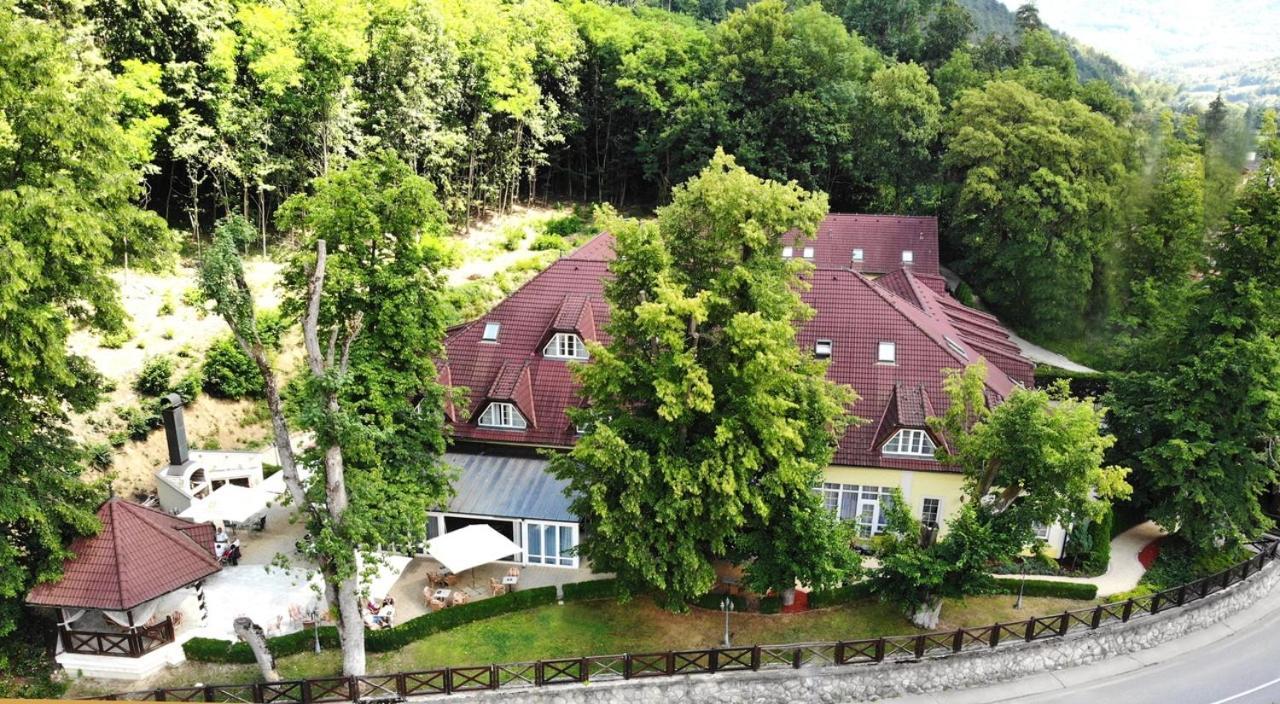 Parkhotel Na Baracke Nová Dubnica Екстериор снимка