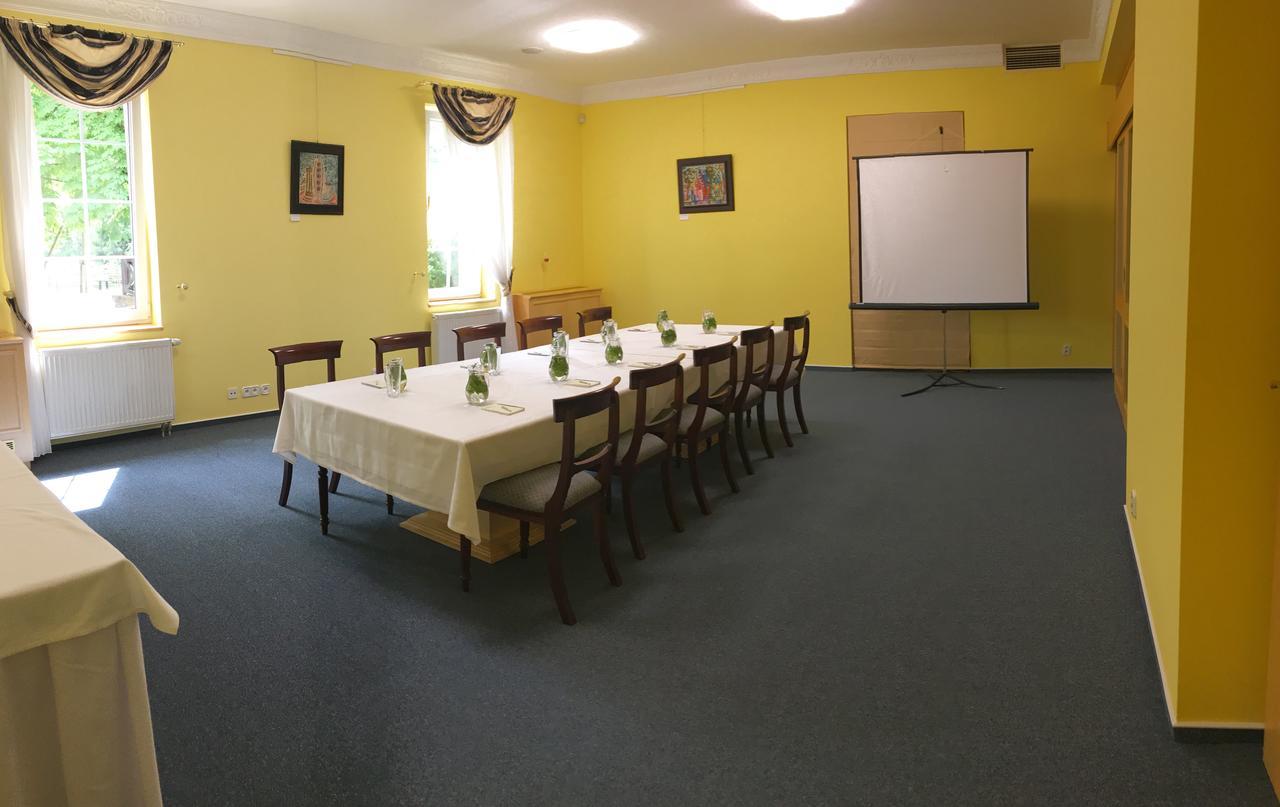 Parkhotel Na Baracke Nová Dubnica Екстериор снимка