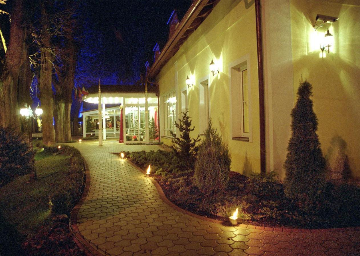 Parkhotel Na Baracke Nová Dubnica Екстериор снимка